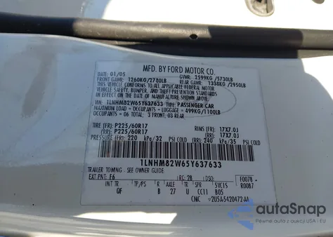 2005 Lincoln Town Car Signature Limited from USA, damaged, VIN 1LNHM82W65Y637633